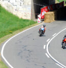 Motorradrennsport an der Autobahn