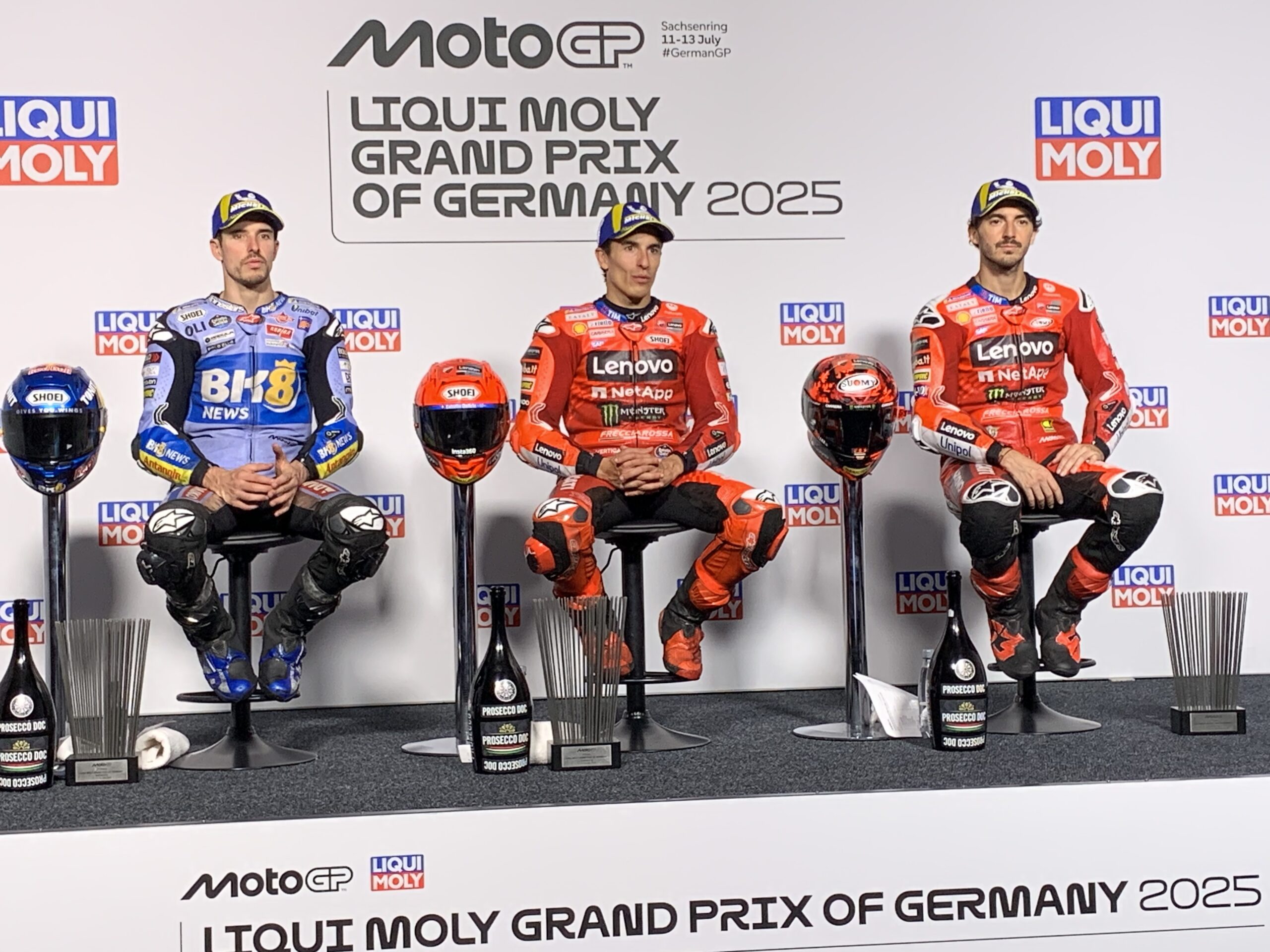 Im Vorjahr siegte Marc Marquez (Mitte) in der MotoGP vor seinem Bruder Alex (links) und Franceso Bagnaia (Foto Michael Sonnick)